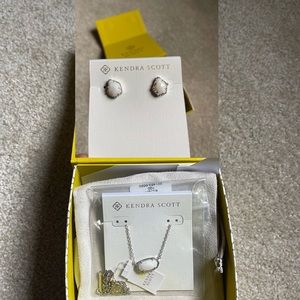 Kendra Scott Elisa earrings &. Necklace